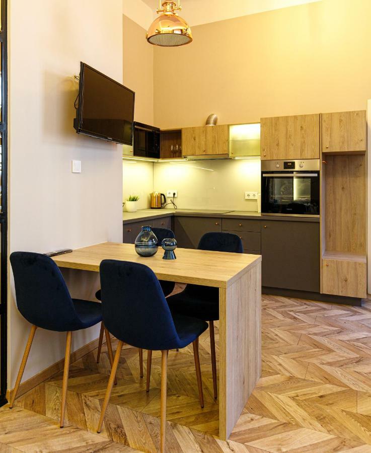 E13 - Elegant Apartment Budapest Exteriör bild