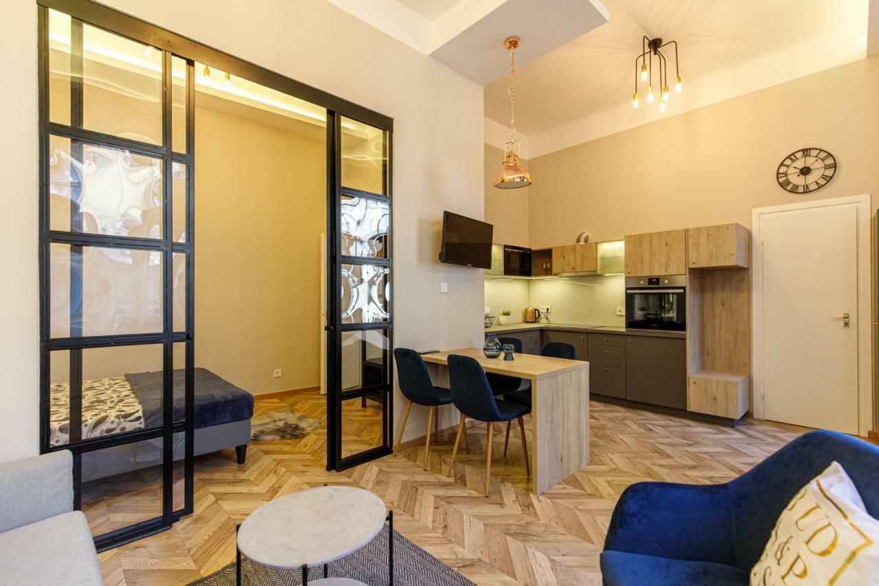 E13 - Elegant Apartment Budapest Exteriör bild